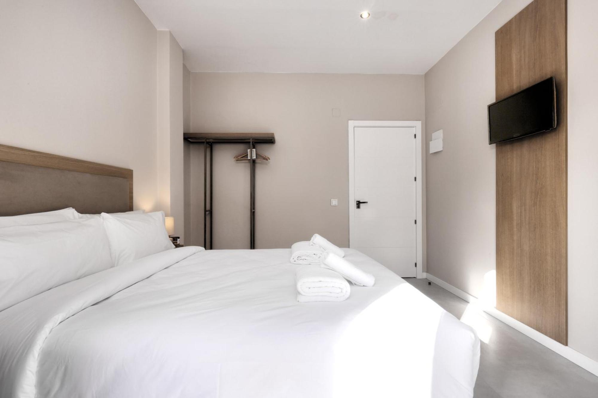 Hostal Puerta Almar Estepona Exterior photo