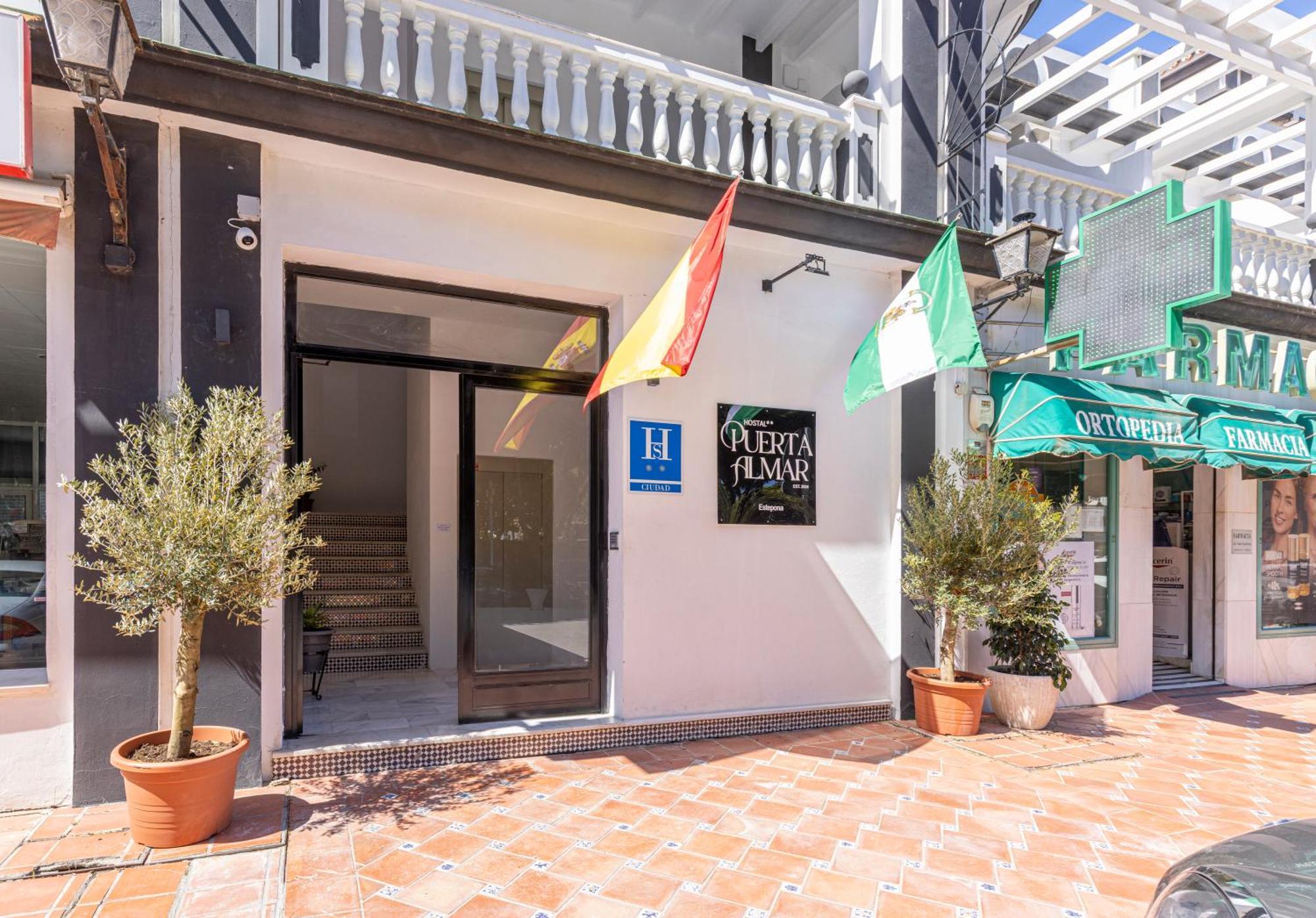 Hostal Puerta Almar Estepona Exterior photo